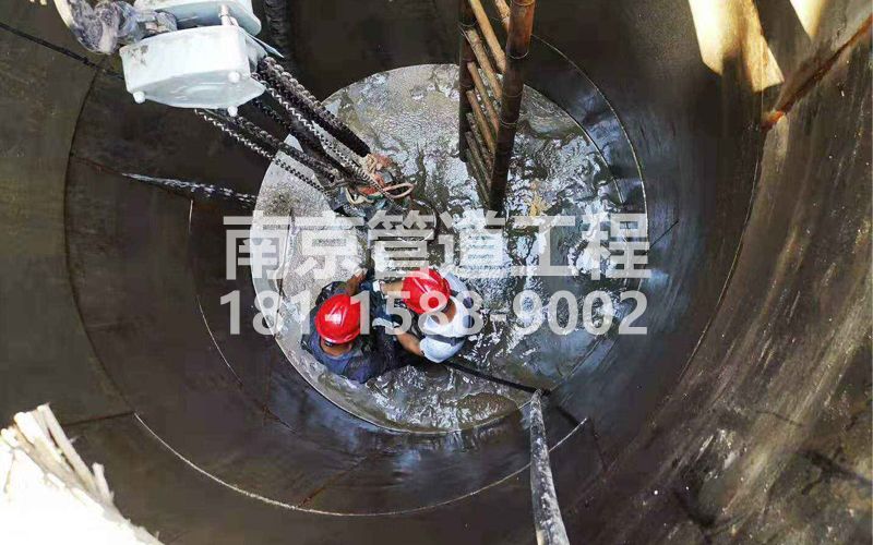 242锁金村污水池清理