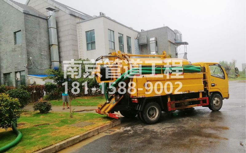 246锁金村小区化粪池清理