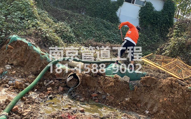 263锁金村工地化粪池清理