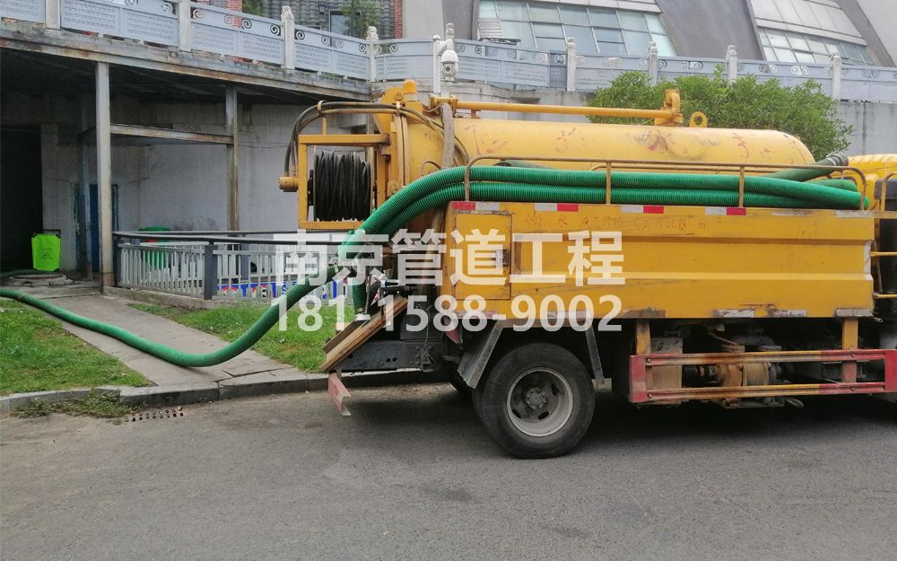 277锁金村商场隔油池吸污