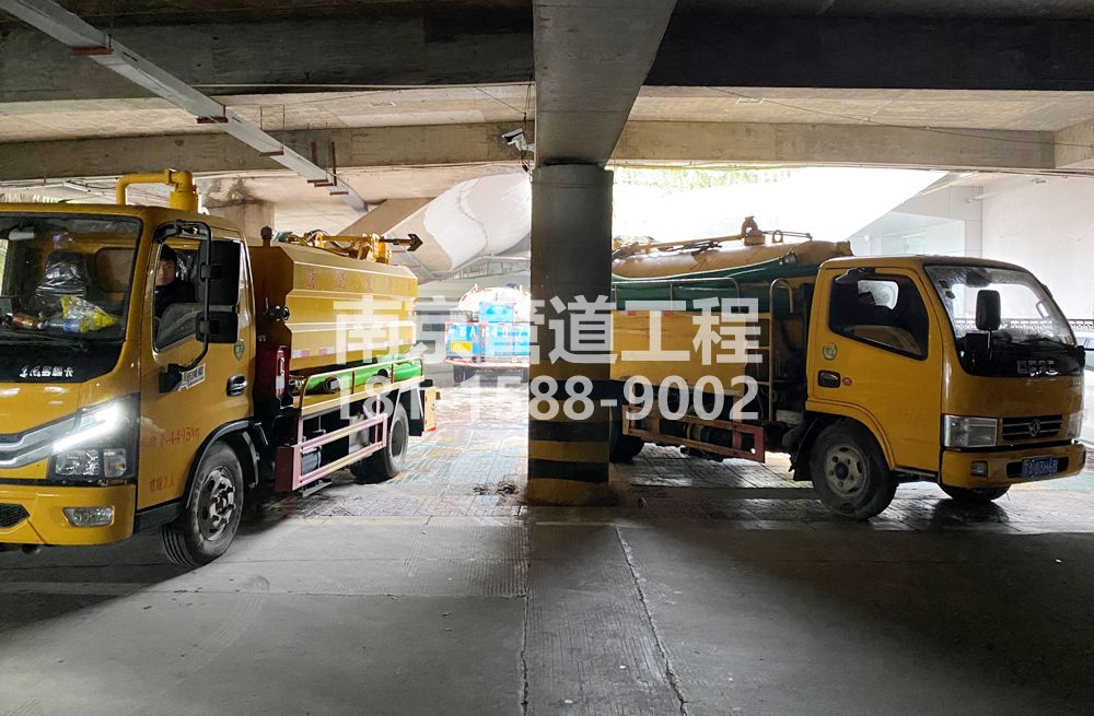 274锁金村商场地下室化粪池清理