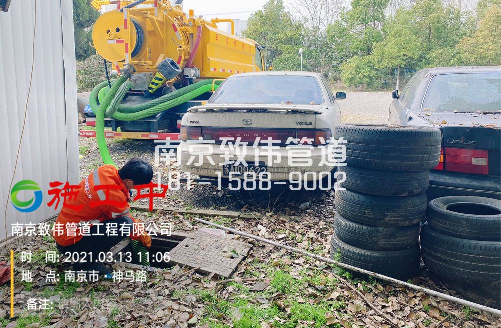 321锁金村工厂清掏化粪池